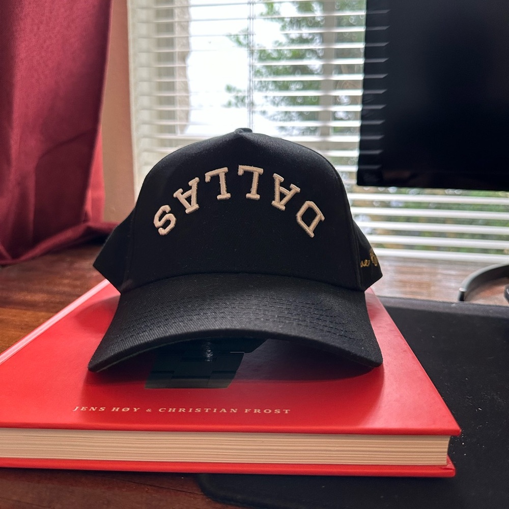 True Brvnd Precurved Classic Dallas Snapback